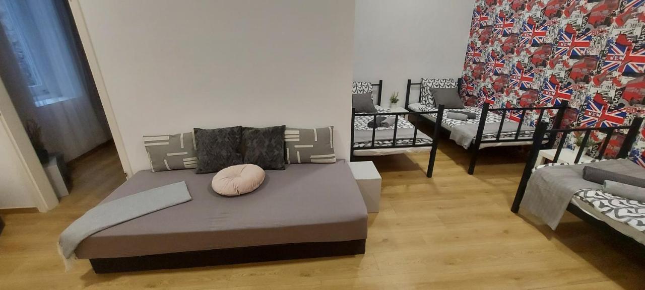 London Fog Apartment In The Party District Budapest Exteriör bild